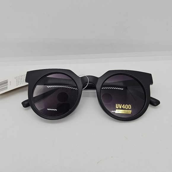 NWT Celebrity Eyewear black round sunglasses UV400 - Picture 1 of 6